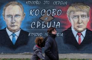 Un mural de Donald Trump y Vladimir Putin en Serbia.